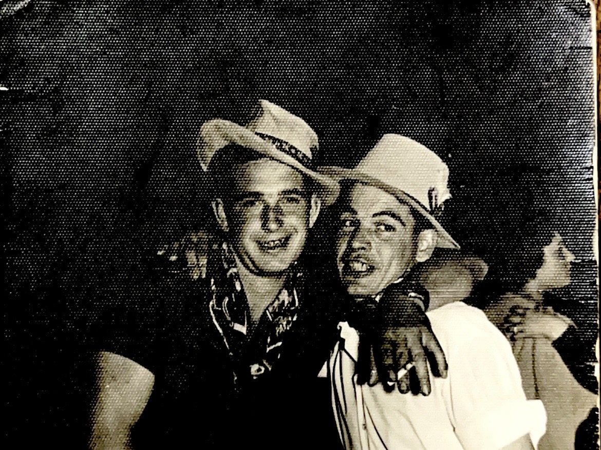 Abuelo y Gabino de fiesta